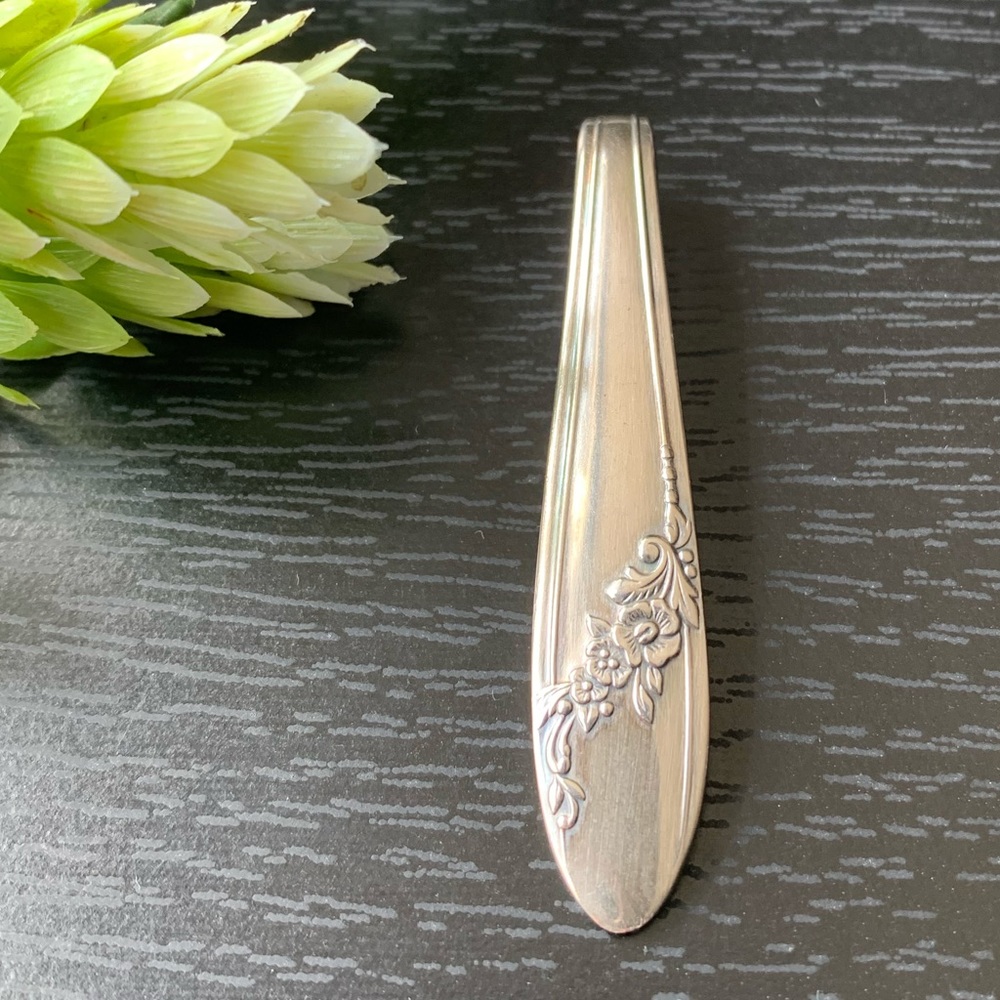 Spoon Pendant Jewelry Vintage 1946 Queen Bess II Silver Plated Floral